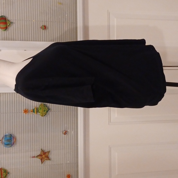 4/$40 Black "Bench" V-Neck Tee - Size Medium - Picture 3 of 5